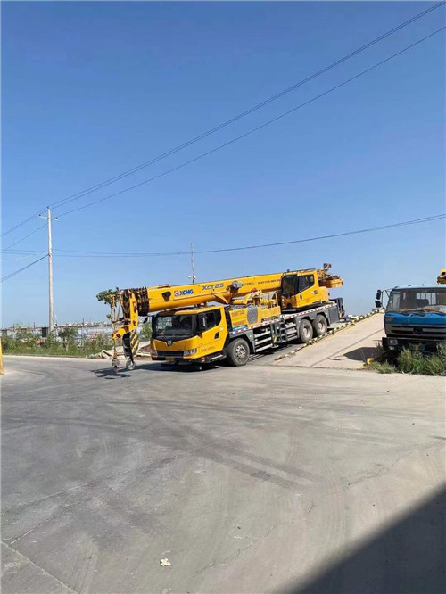 银海区吊车作业时，可能会产生哪些额外收费项目？