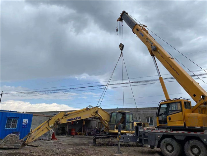 银海区25吨吊车的工作半径是多少？